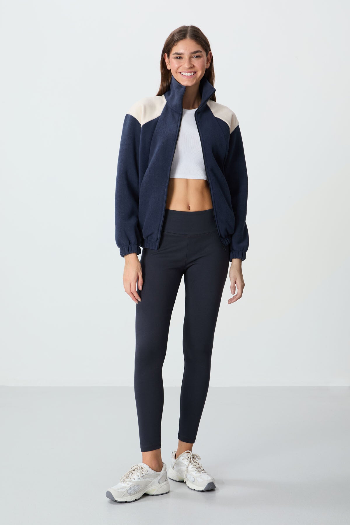 Image of Lacivert Kalın Yumuşak Dokulu Dik Yaka Oversize Nakışlı Polar Kadın Sweatshirt - 97293