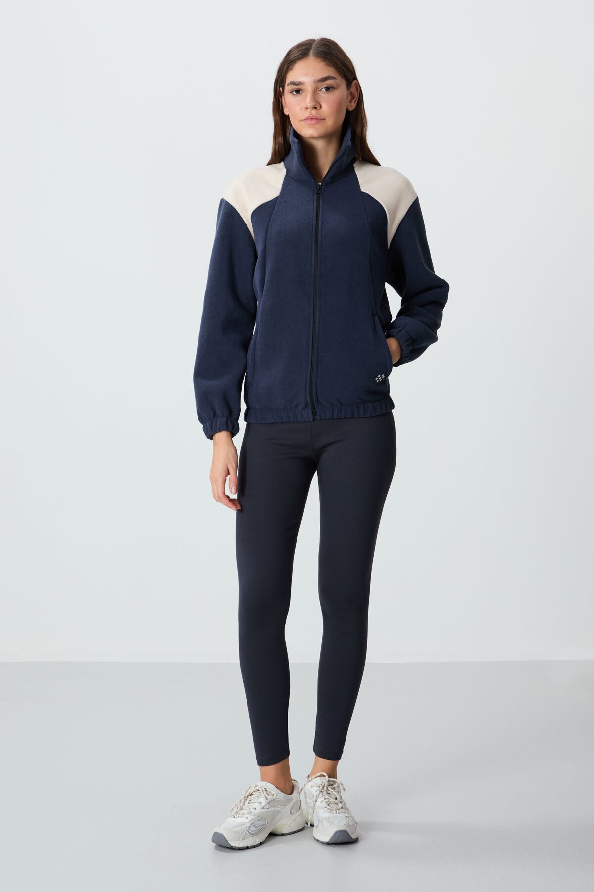 Image of Lacivert Kalın Yumuşak Dokulu Dik Yaka Oversize Nakışlı Polar Kadın Sweatshirt - 97293