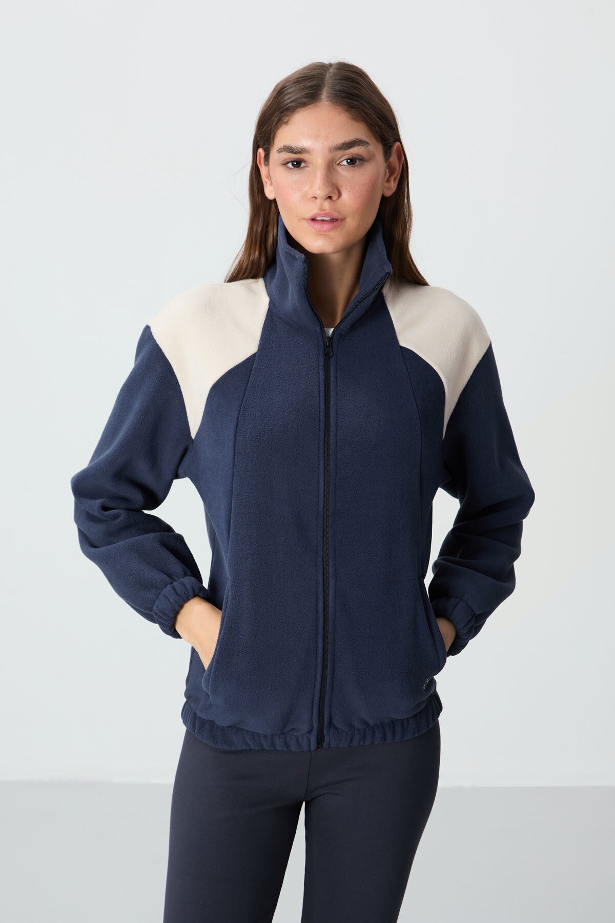 Image of Lacivert Kalın Yumuşak Dokulu Dik Yaka Oversize Nakışlı Polar Kadın Sweatshirt - 97293