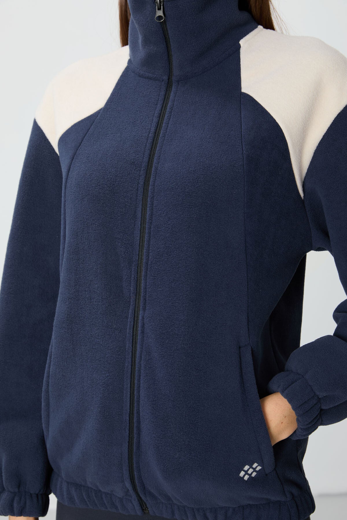 Image of Lacivert Kalın Yumuşak Dokulu Dik Yaka Oversize Nakışlı Polar Kadın Sweatshirt - 97293