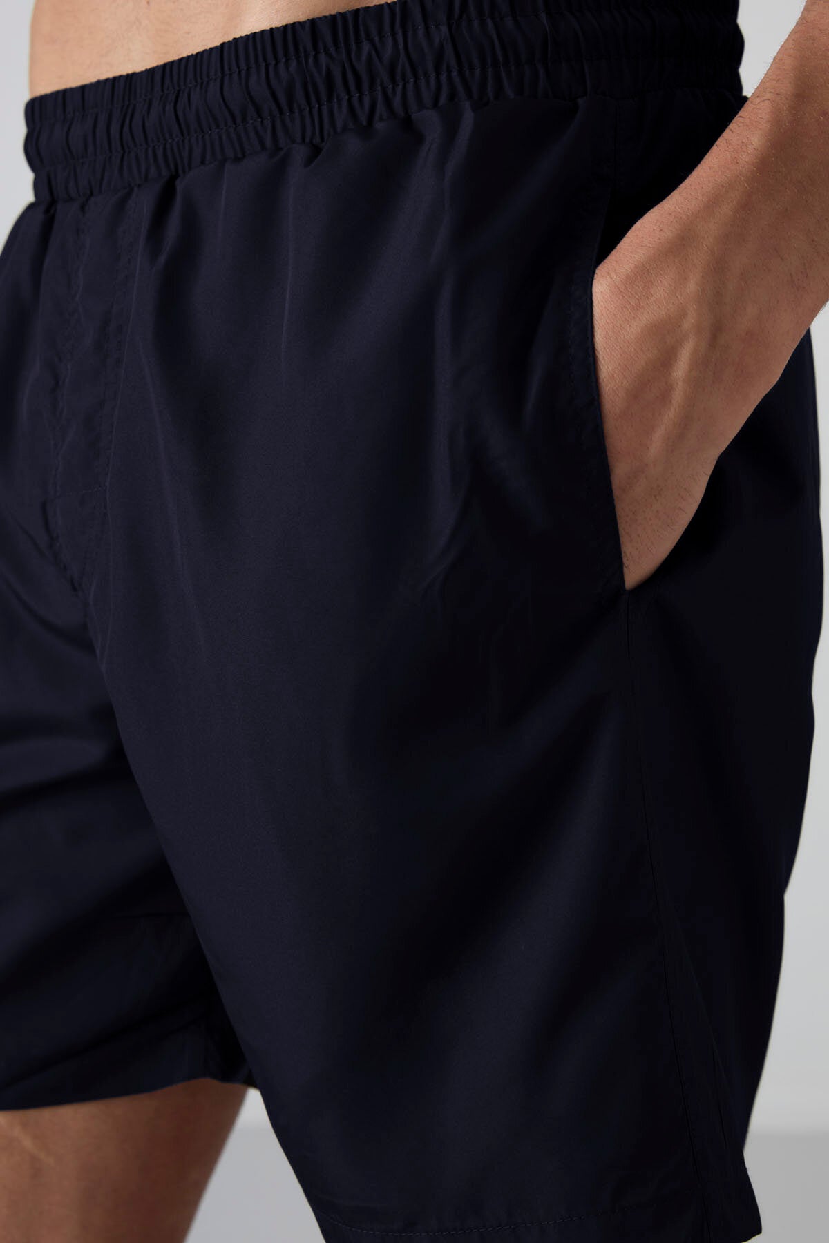 Image of Pantaloni scurți de baie pentru bărbați, bleumarin, cu uscare rapidă, croială standard - 81237
