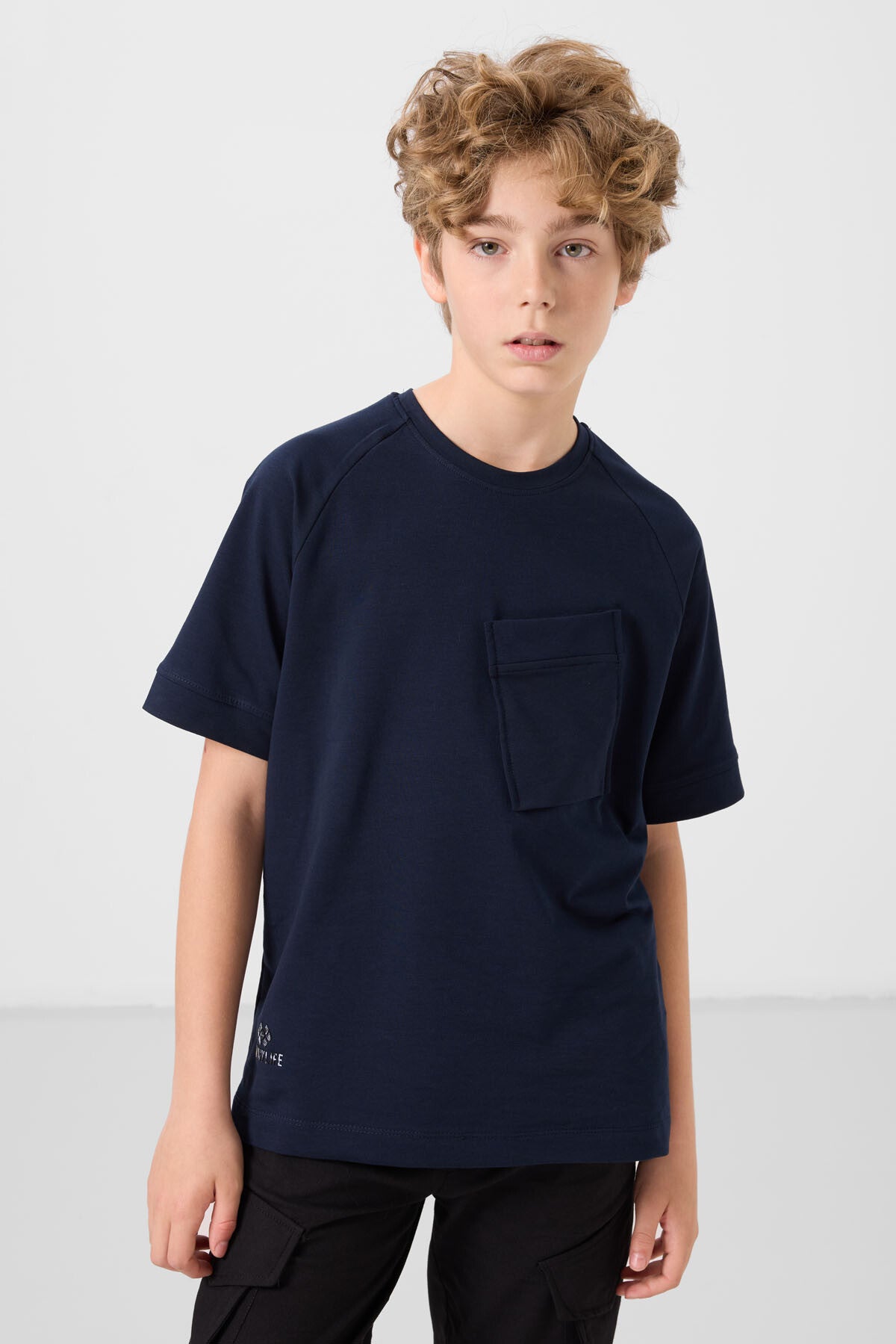 Image of Lacivert Pamuklu Yumuşak Dokulu Oversize Cep Detaylı Erkek Çocuk T-Shirt - 11295