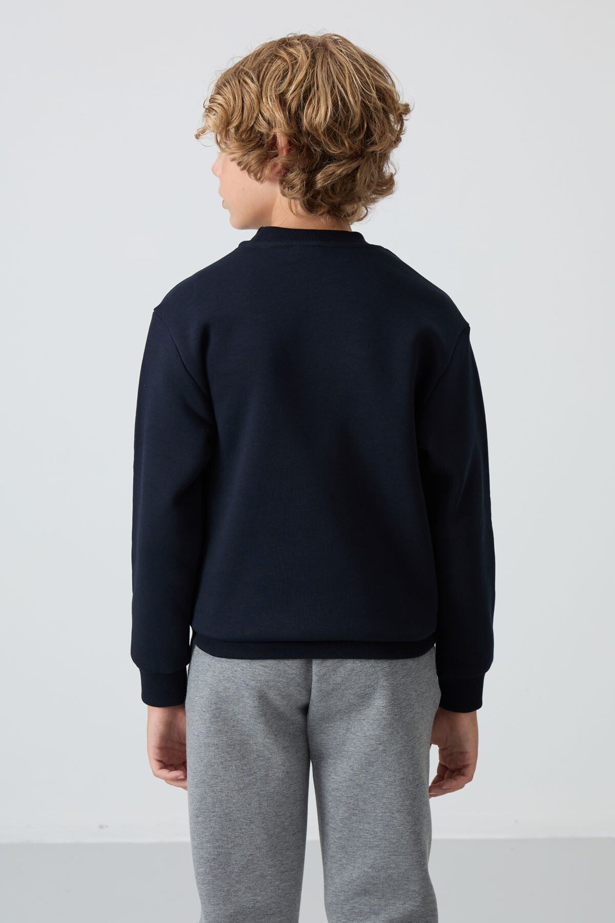 Image of Lacivert Pamuklu Kalın İçi Tüylü Yumuşak Dokulu Standart Fit Nakışlı Erkek Çocuk Sweatshirt - 11232