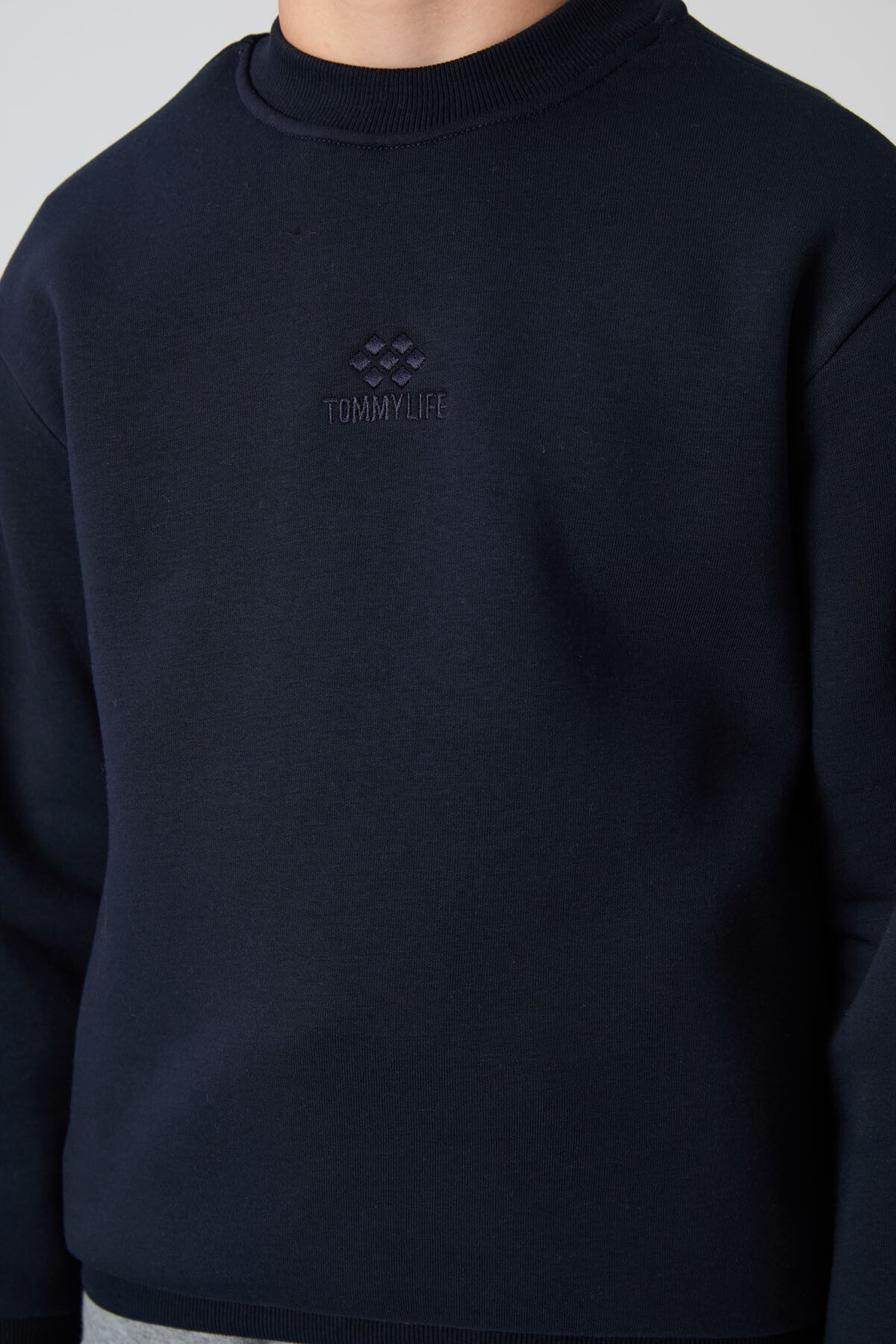 Image of Lacivert Pamuklu Kalın İçi Tüylü Yumuşak Dokulu Standart Fit Nakışlı Erkek Çocuk Sweatshirt - 11232