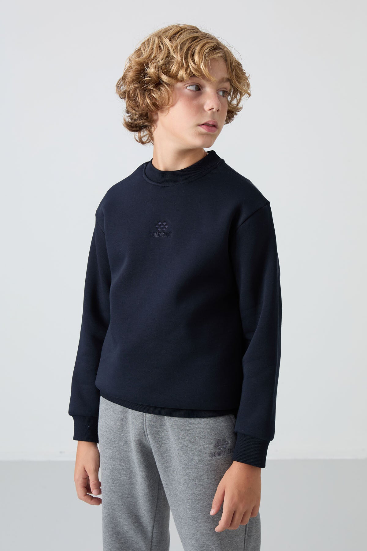 Image of Lacivert Pamuklu Kalın İçi Tüylü Yumuşak Dokulu Standart Fit Nakışlı Erkek Çocuk Sweatshirt - 11232