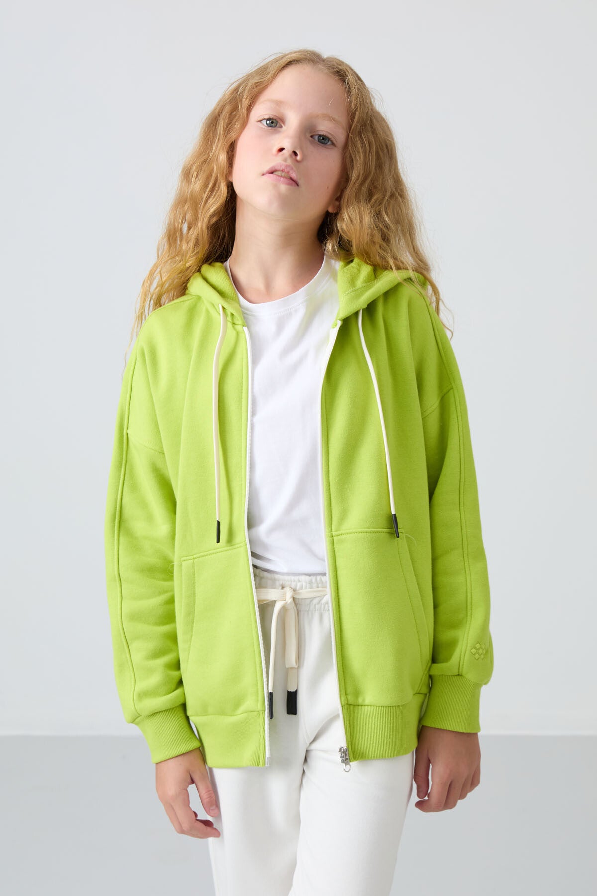 Image of Lime Yeşil Pamuklu İçi Tüylü Yumuşak Dokulu Standart Fit Nakışlı Kız Çocuk Sweatshirt - 75149