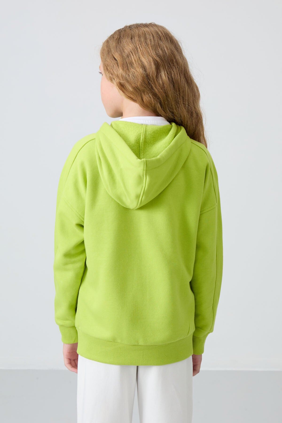 Image of Lime Yeşil Pamuklu İçi Tüylü Yumuşak Dokulu Standart Fit Nakışlı Kız Çocuk Sweatshirt - 75149