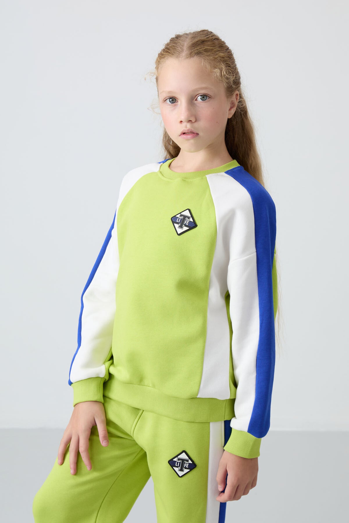 Image of Lime Yeşil O Yaka Geniş Paça Standart Fit Baskılı Kız Çocuk Eşofman Takım - 75165