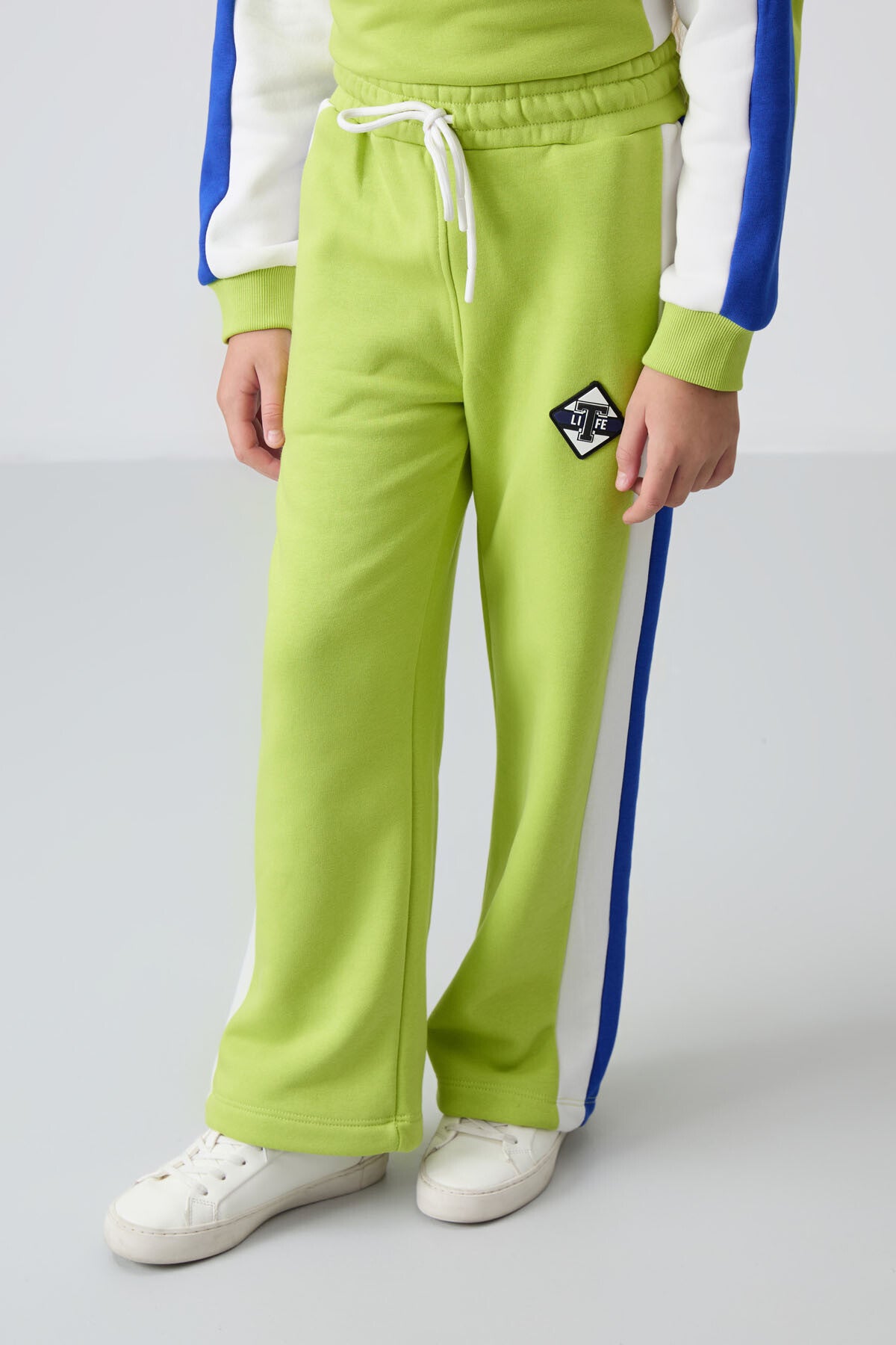 Image of Lime Yeşil O Yaka Geniş Paça Standart Fit Baskılı Kız Çocuk Eşofman Takım - 75165