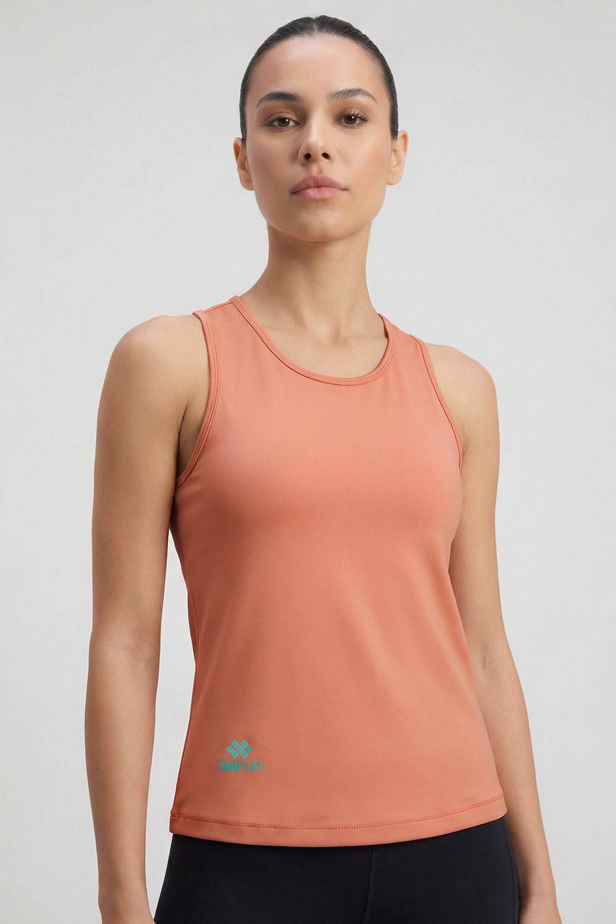 Image of Maiou sport pentru femei, culoare coral, cu croială standard, cu detaliu încrucișat la spate - 97296