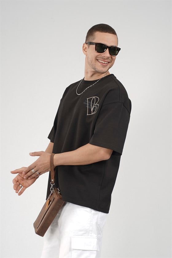 Image of Men's Oversize T-Shirt with Embroidered Details
