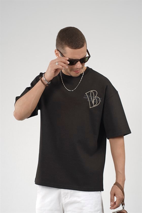 Image of Men's Oversize T-Shirt with Embroidered Details