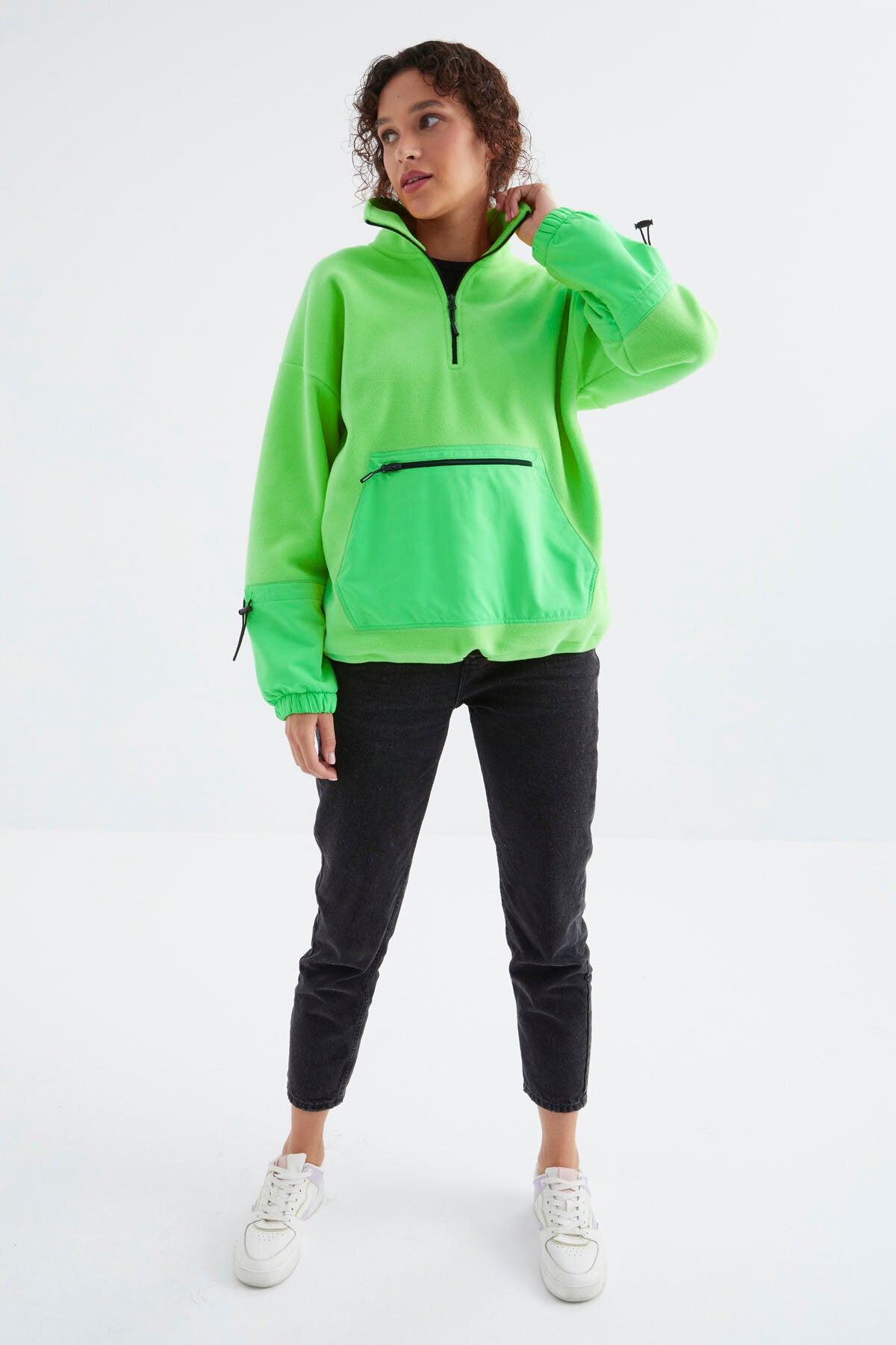 Image of Hanorac de damă din fleece verde neon, supradimensionat, cu tiv încrețit și închidere cu fermoar pe jumătate - 97238