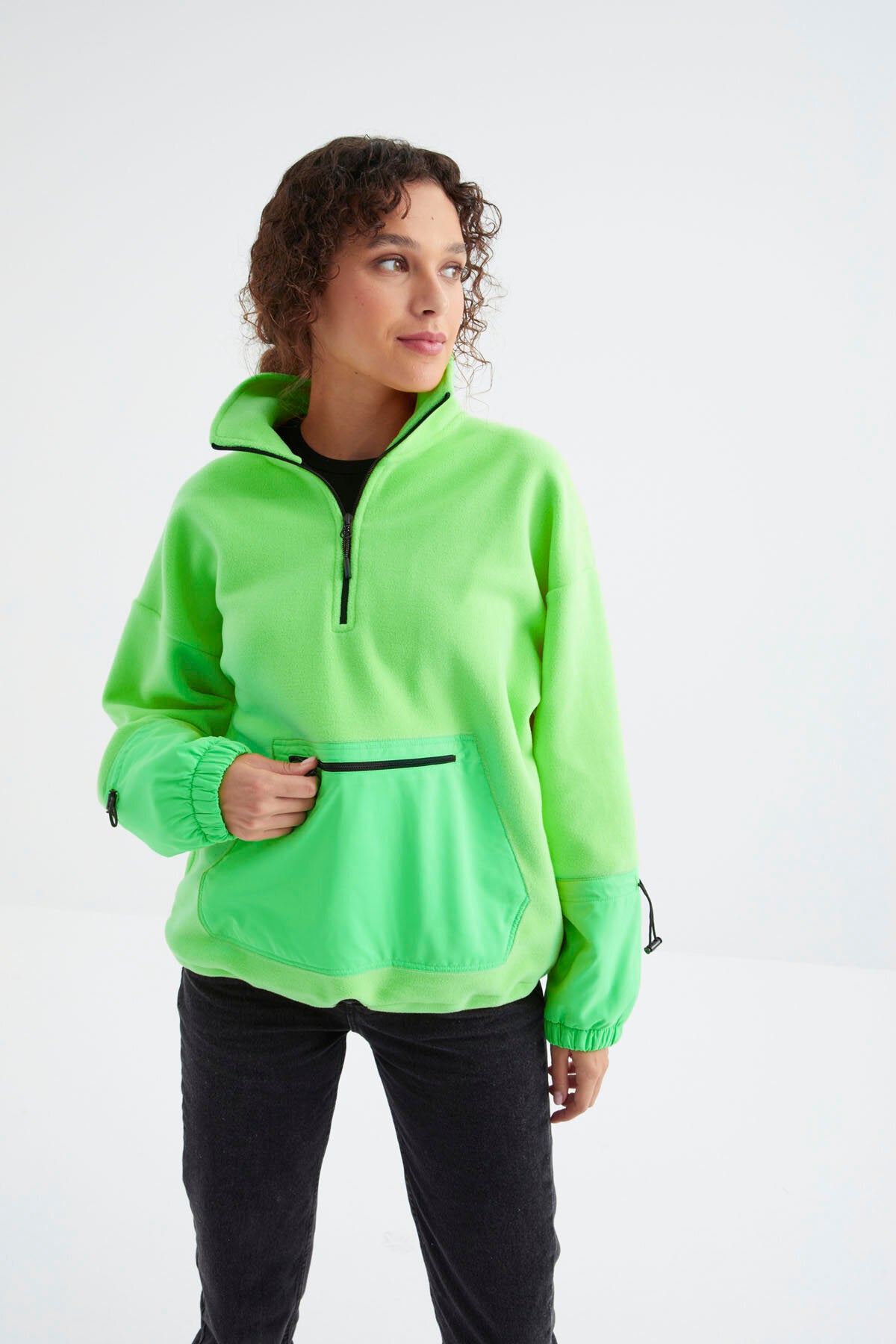 Image of Neon Yeşil Etek Ucu Büzgülü Yarım Fermuarlı Oversize Kadın Polar Sweatshirt - 97238