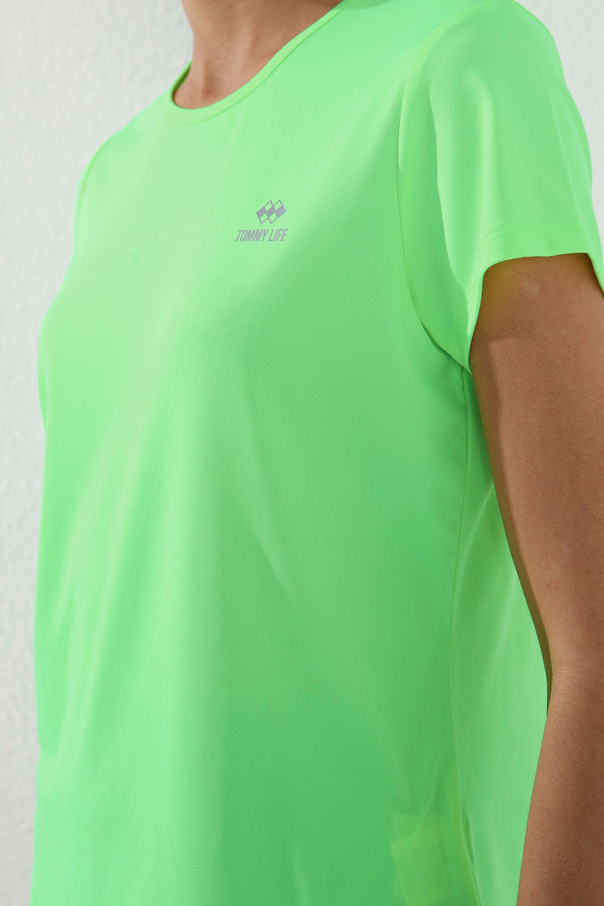 Image of Neon Yeşil Basic Kısa Kol Standart Kalıp O Yaka Kadın T-Shirt - 97144