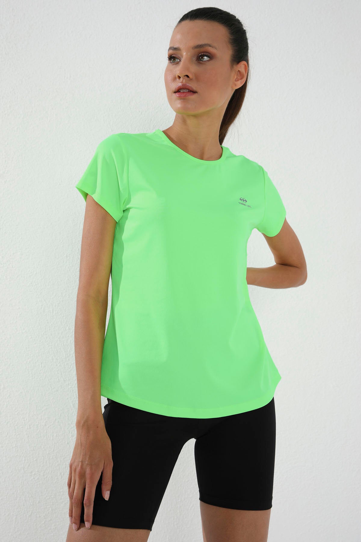 Image of Neon Yeşil Basic Kısa Kol Standart Kalıp O Yaka Kadın T-Shirt - 97144