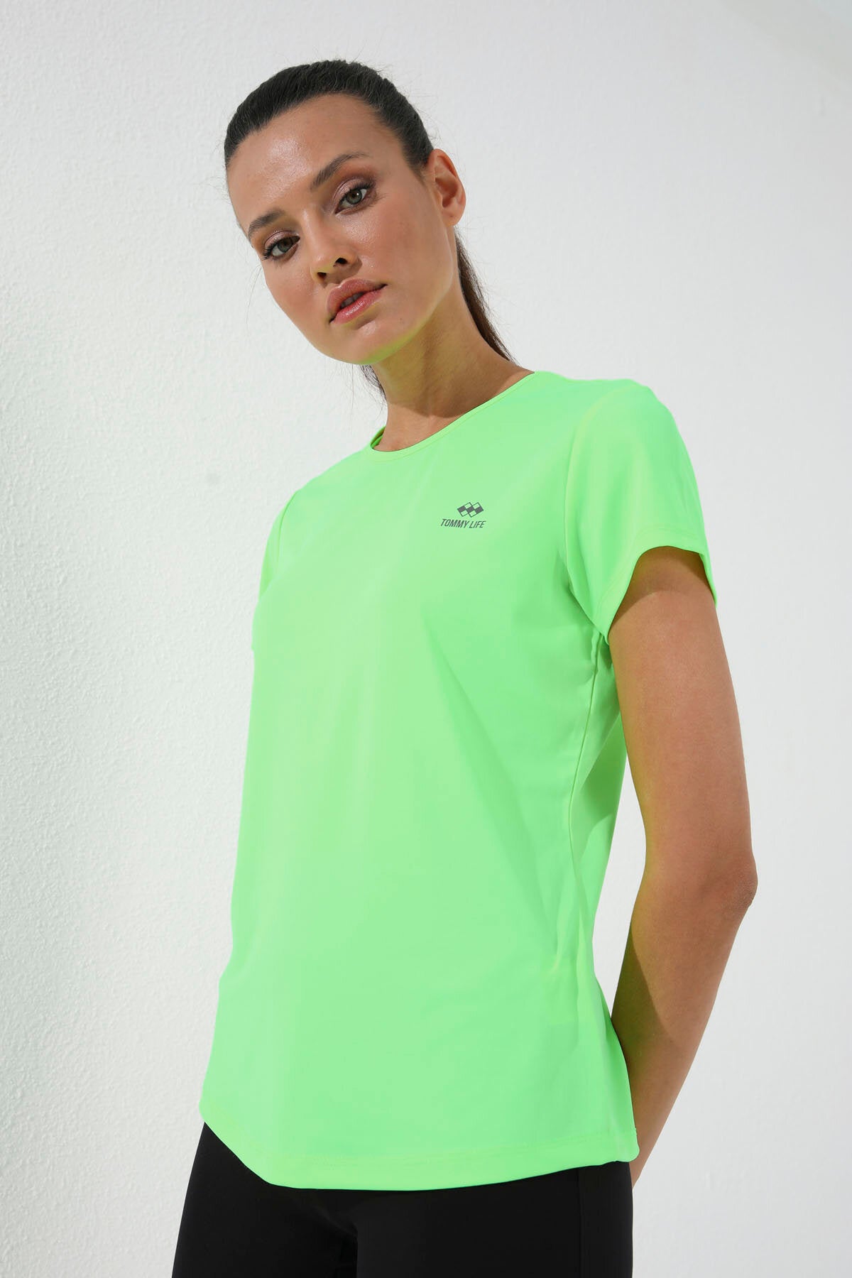 Image of Neon Yeşil Basic Kısa Kol Standart Kalıp O Yaka Kadın T-Shirt - 97144
