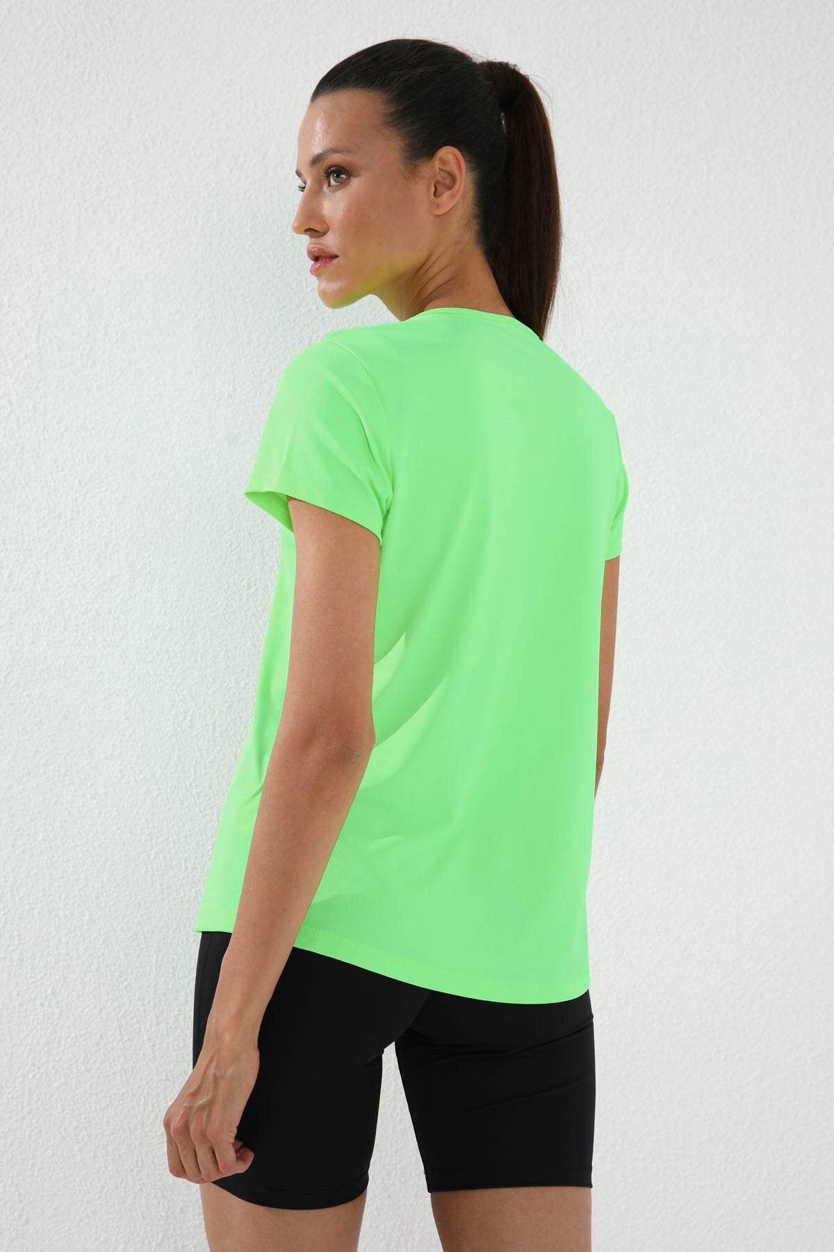 Image of Neon Yeşil Basic Kısa Kol Standart Kalıp O Yaka Kadın T-Shirt - 97144