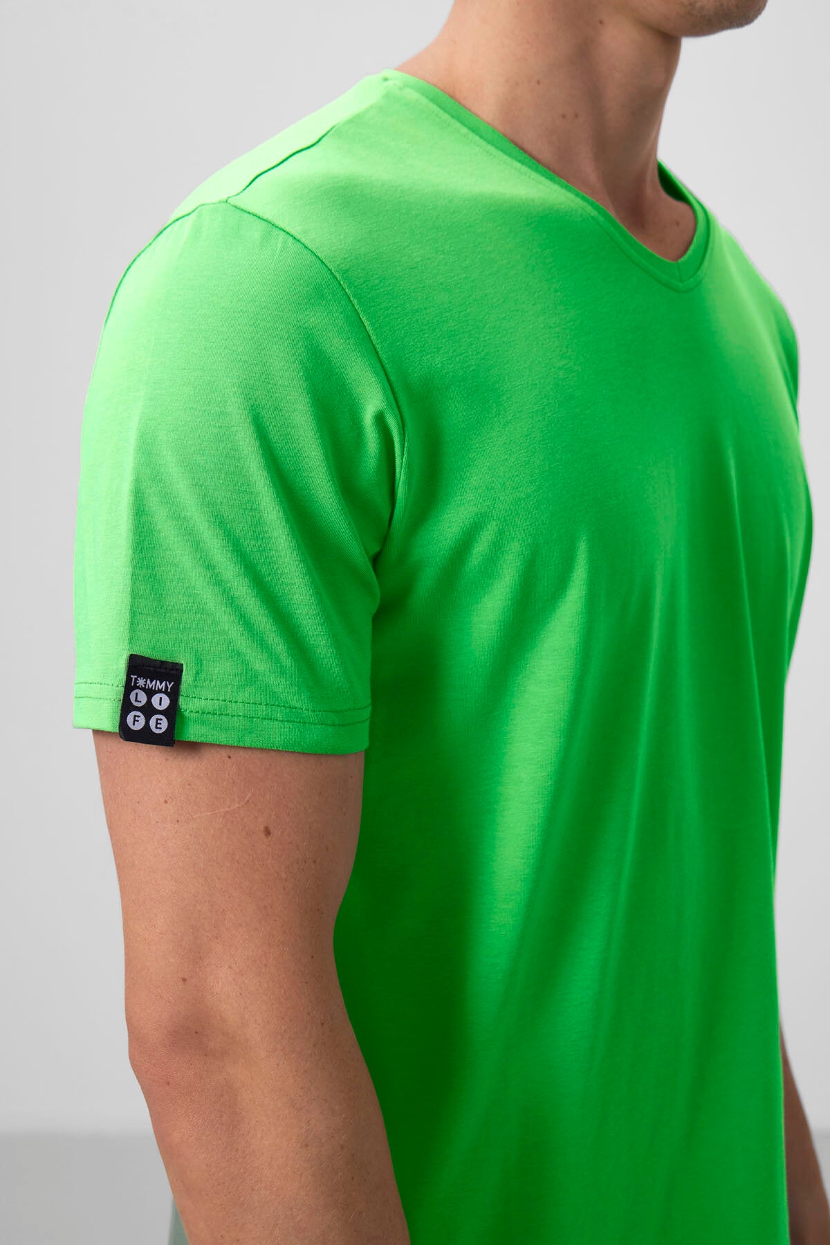 Image of Neon Yeşil Basic Kısa Kol Standart Kalıp V Yaka Erkek T-Shirt - 87912