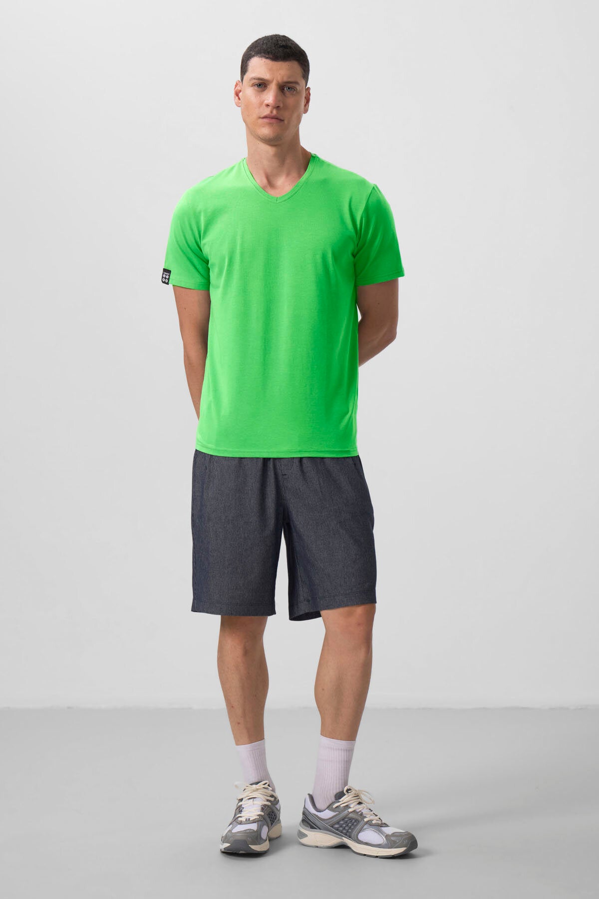 Image of Neon Yeşil Basic Kısa Kol Standart Kalıp V Yaka Erkek T-Shirt - 87912