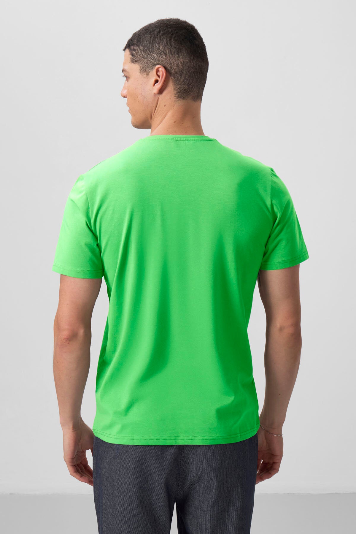 Image of Neon Yeşil Basic Kısa Kol Standart Kalıp V Yaka Erkek T-Shirt - 87912