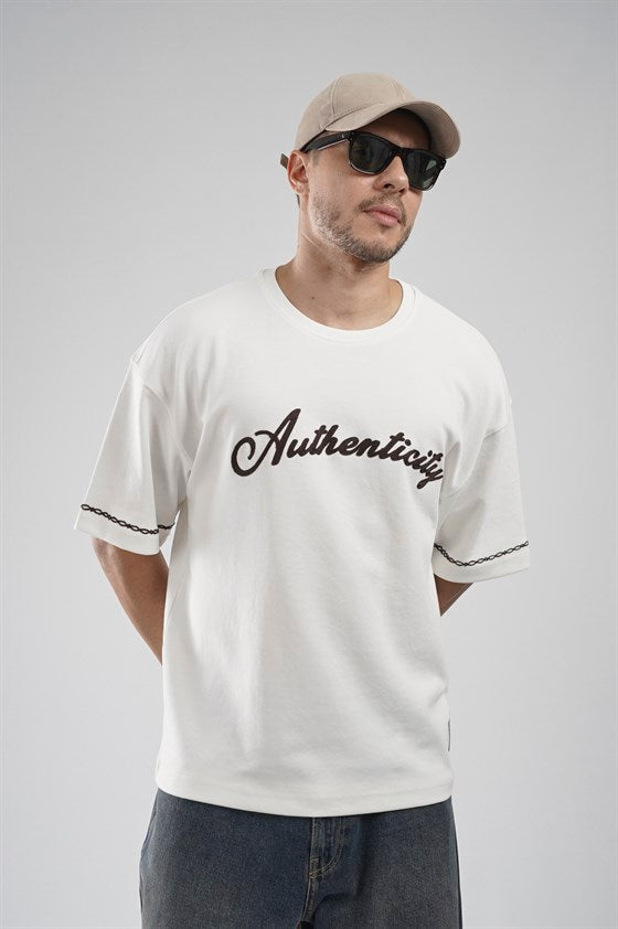 Image of Oversize Kalıp Authenticity Nakış Detaylı Tişört