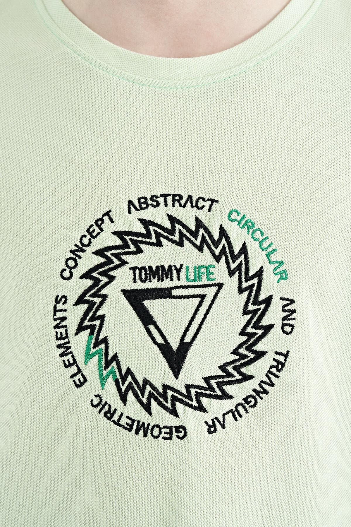 Image of Açık Yeşil Nakış İşleme Detaylı O Yaka Standart Kalıp Erkek Çocuk T-Shirt - 11115