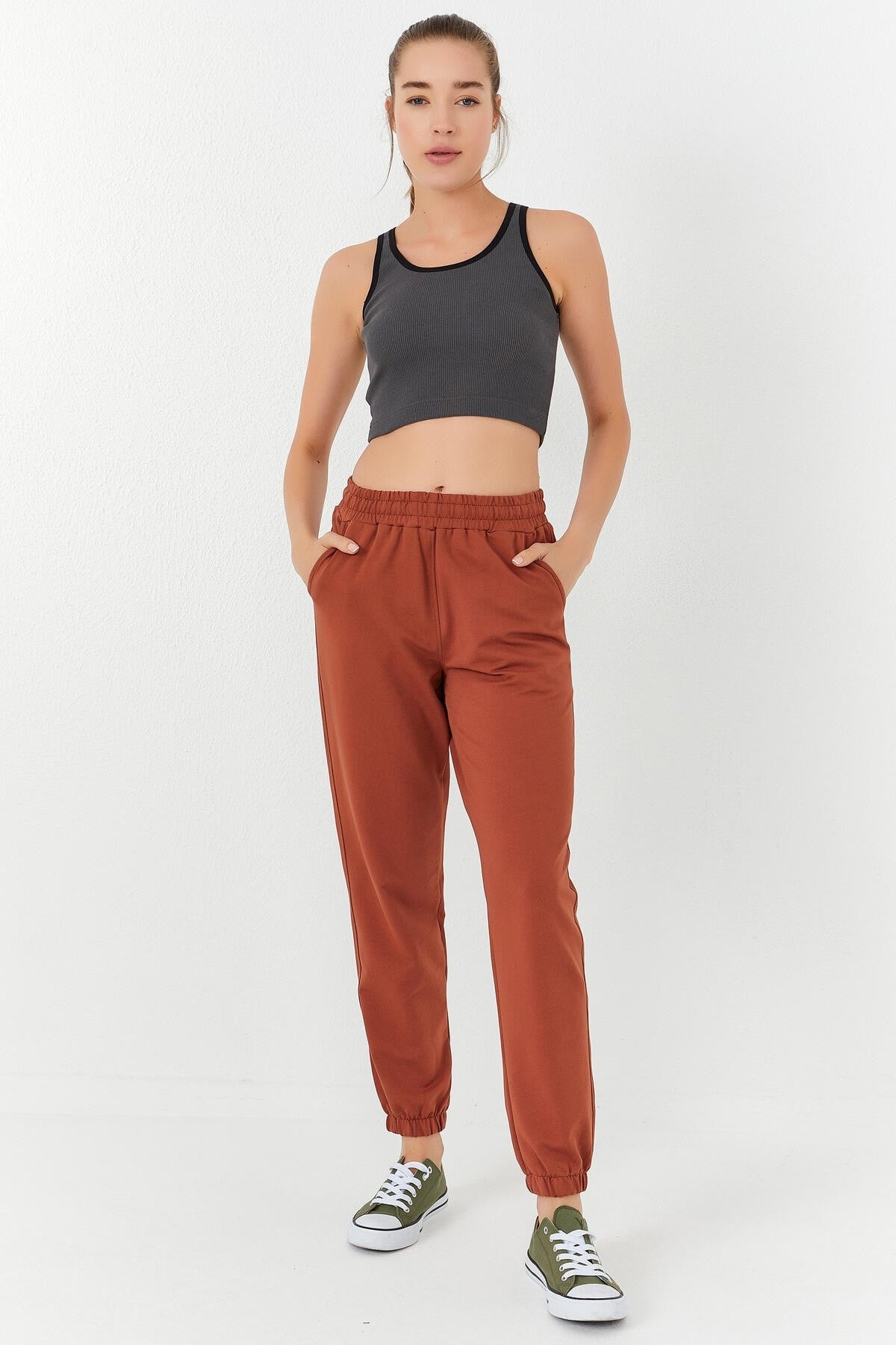 Image of Antrasit Basic Sıfır Kol Dar Kalıp U Yaka Kadın Crop Top Atlet - 97160