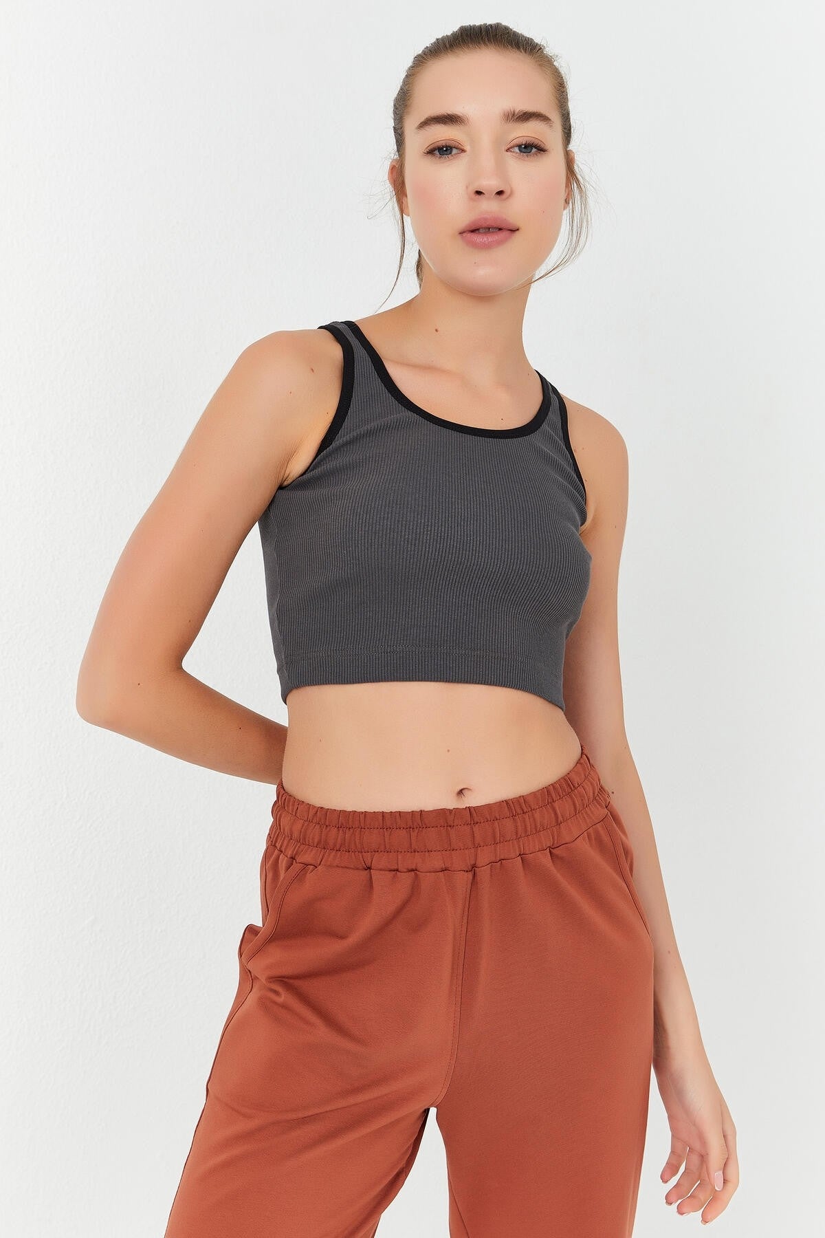 Image of Antrasit Basic Sıfır Kol Dar Kalıp U Yaka Kadın Crop Top Atlet - 97160