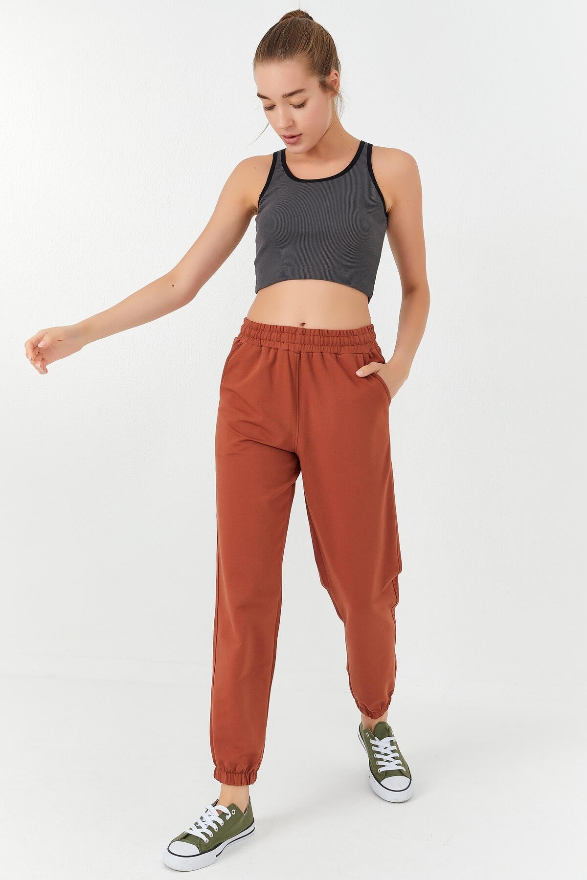 Image of Antrasit Basic Sıfır Kol Dar Kalıp U Yaka Kadın Crop Top Atlet - 97160