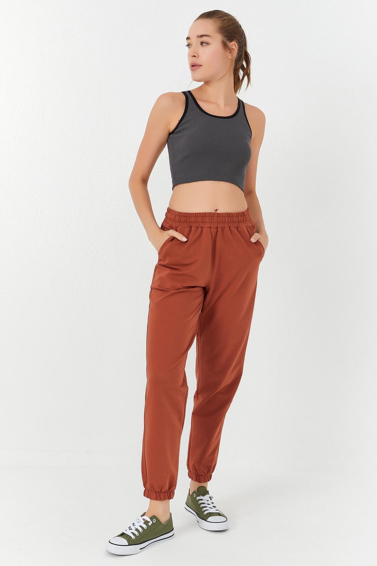 Image of Antrasit Basic Sıfır Kol Dar Kalıp U Yaka Kadın Crop Top Atlet - 97160