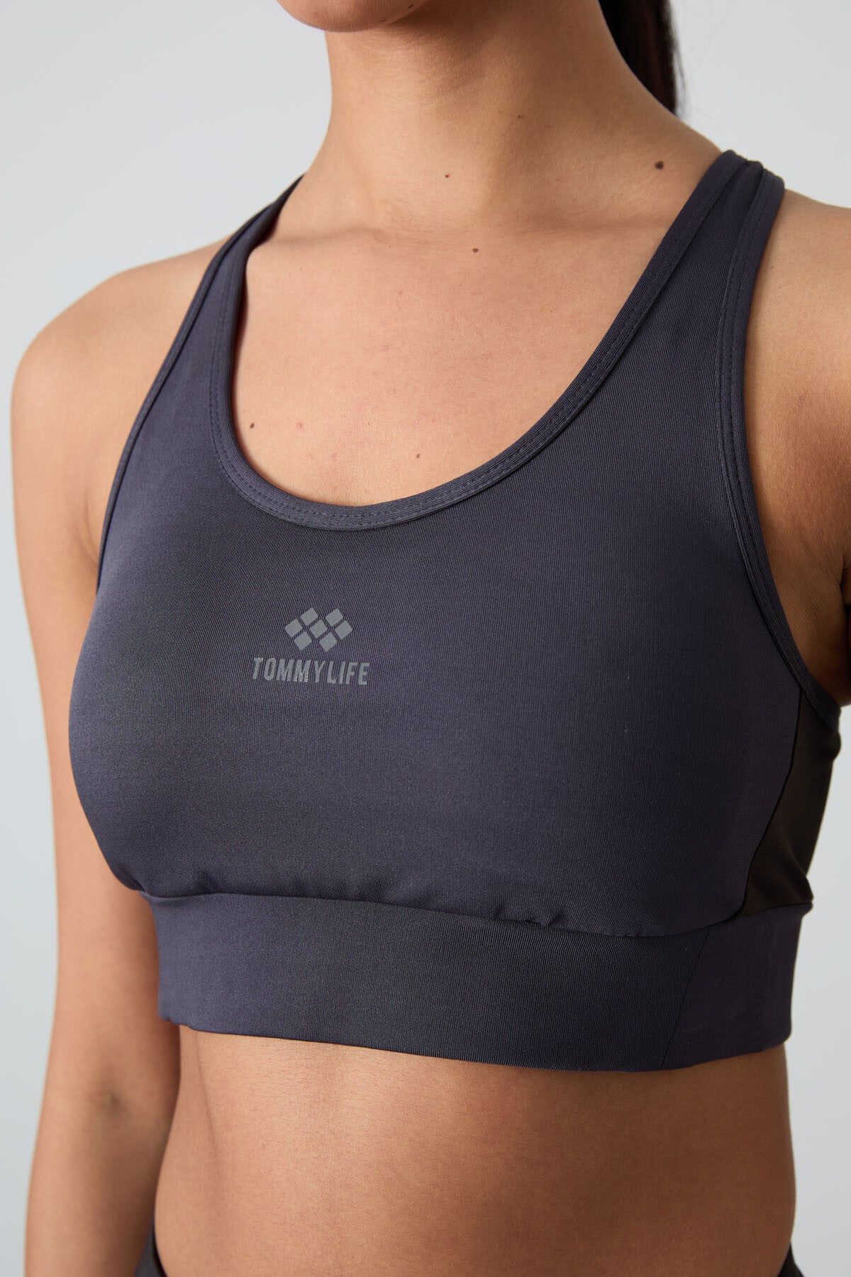 Image of Antrasit Çapraz Sırt Detaylı Slim Fit U Yaka Pedli Kadın Spor Büstiyer - 97121
