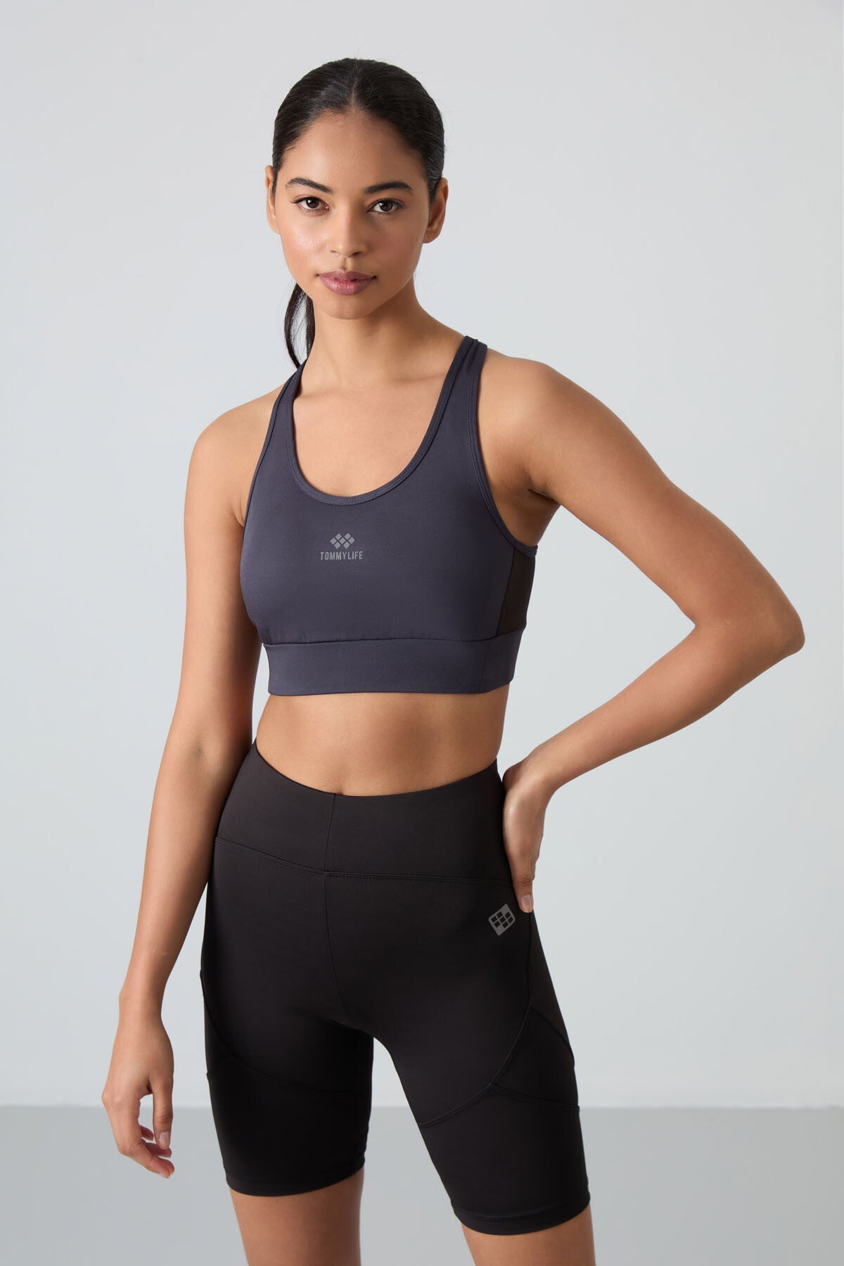 Image of Antrasit Çapraz Sırt Detaylı Slim Fit U Yaka Pedli Kadın Spor Büstiyer - 97121
