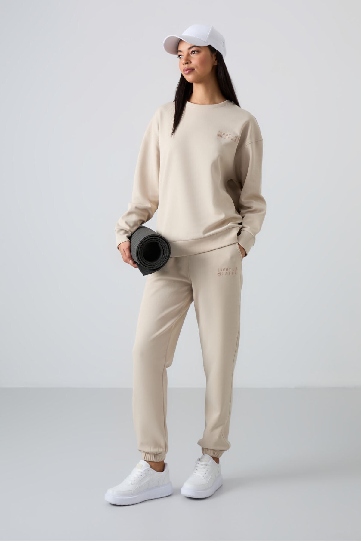 Image of Bej Basic Pamuklu O Yaka Oversize Lastik Paça Kadın Eşofman Takım - 95287