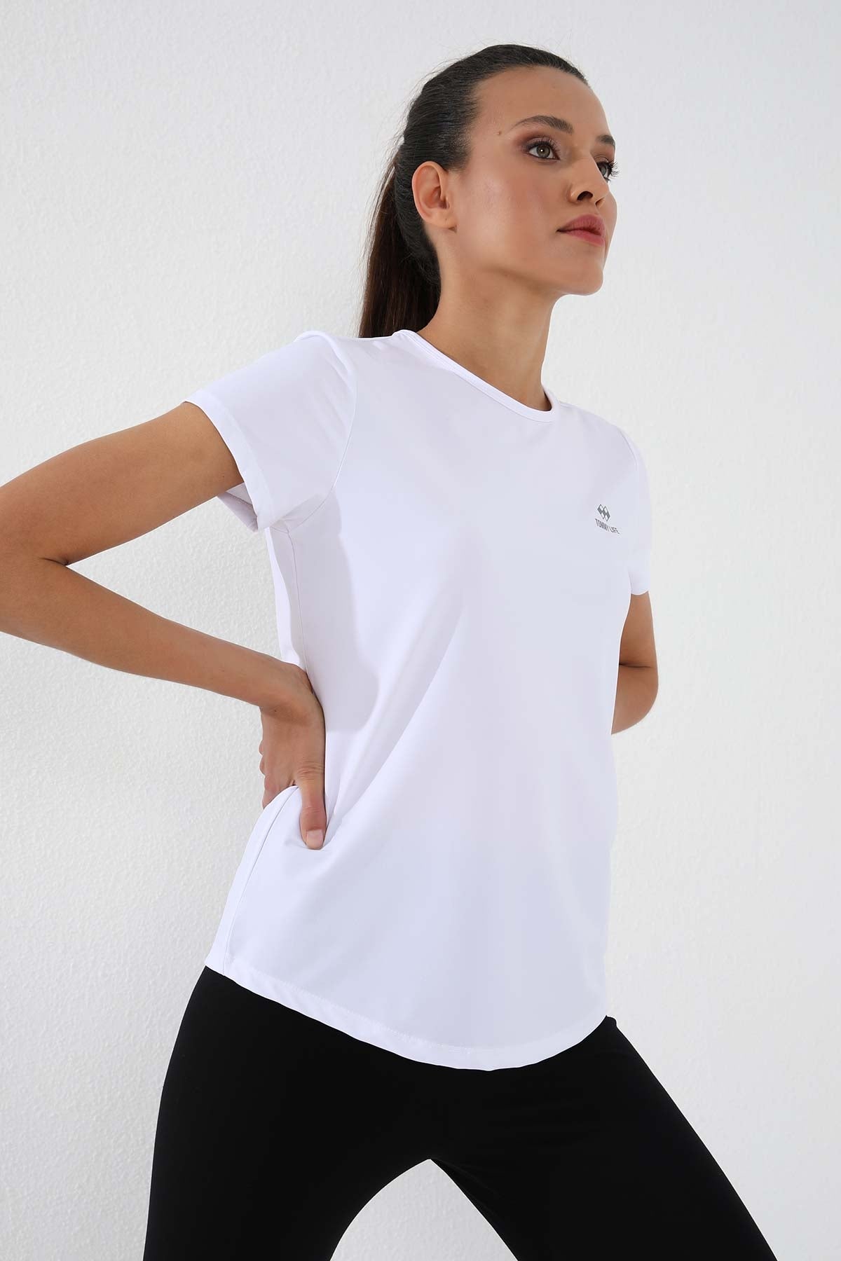 Image of Tricou de damă alb, cu mânecă scurtă, croială standard, guler rotund - 97144