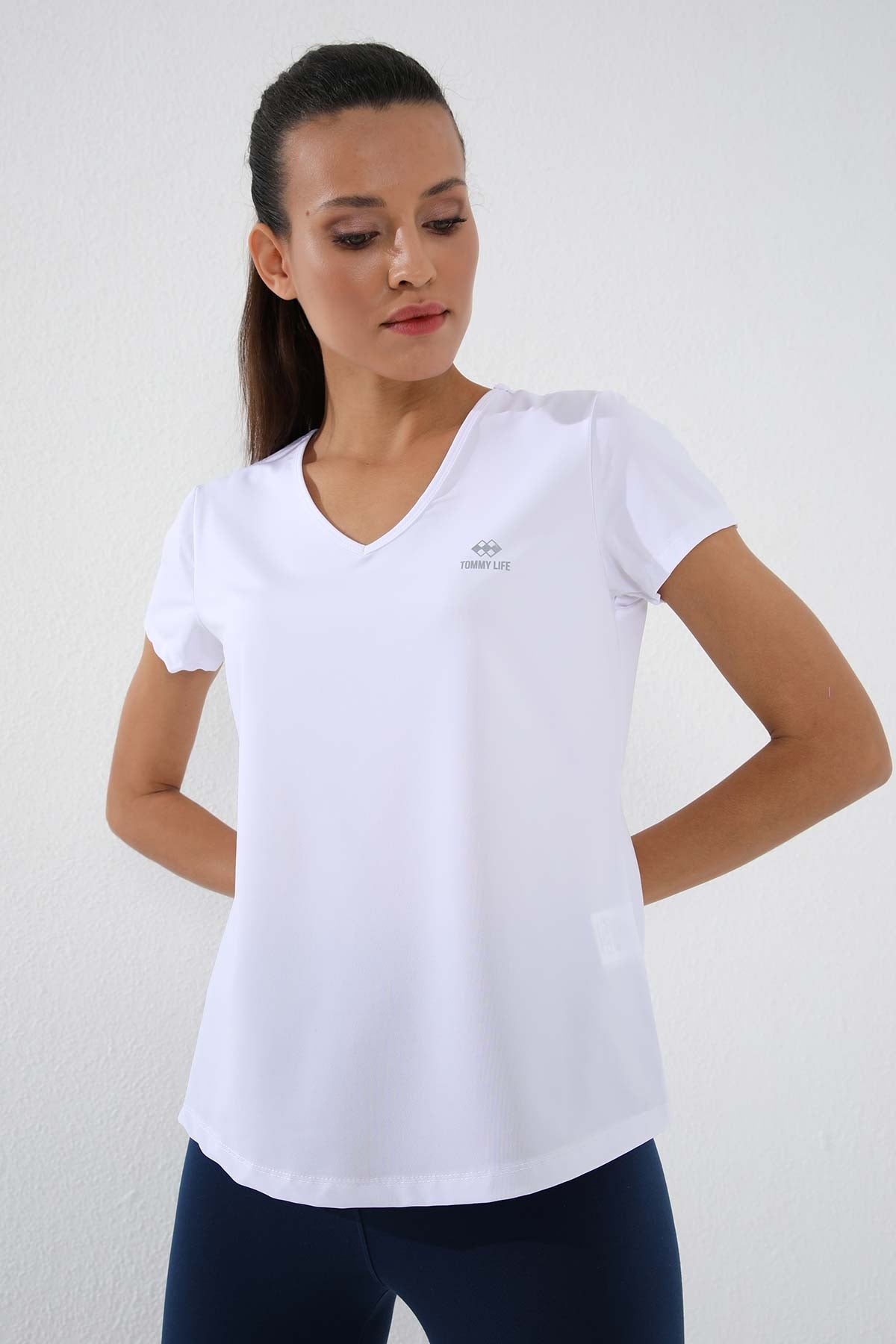 Image of Beyaz Basic Kısa Kol Standart Kalıp V Yaka Kadın T-Shirt - 97145