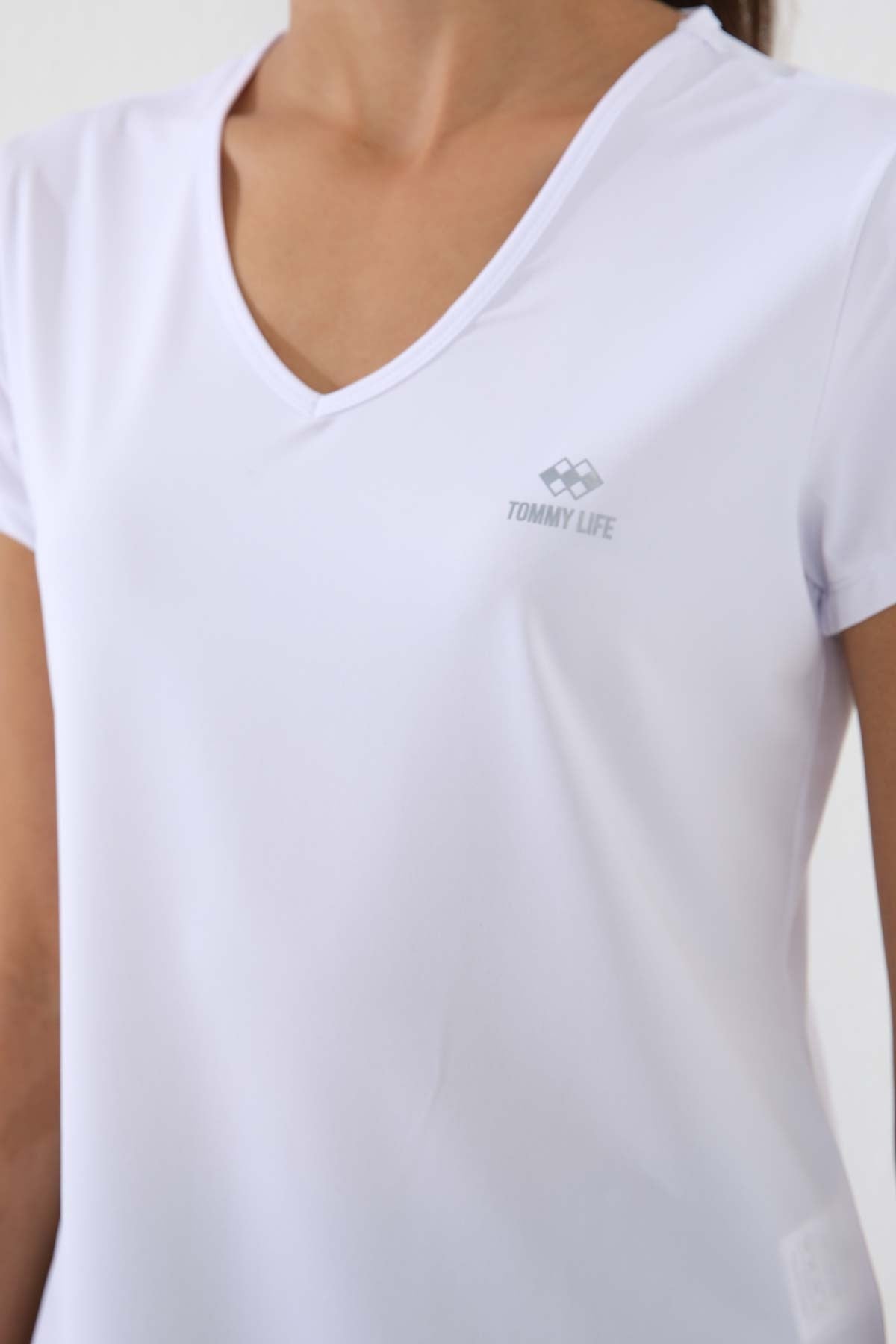 Image of Beyaz Basic Kısa Kol Standart Kalıp V Yaka Kadın T-Shirt - 97145