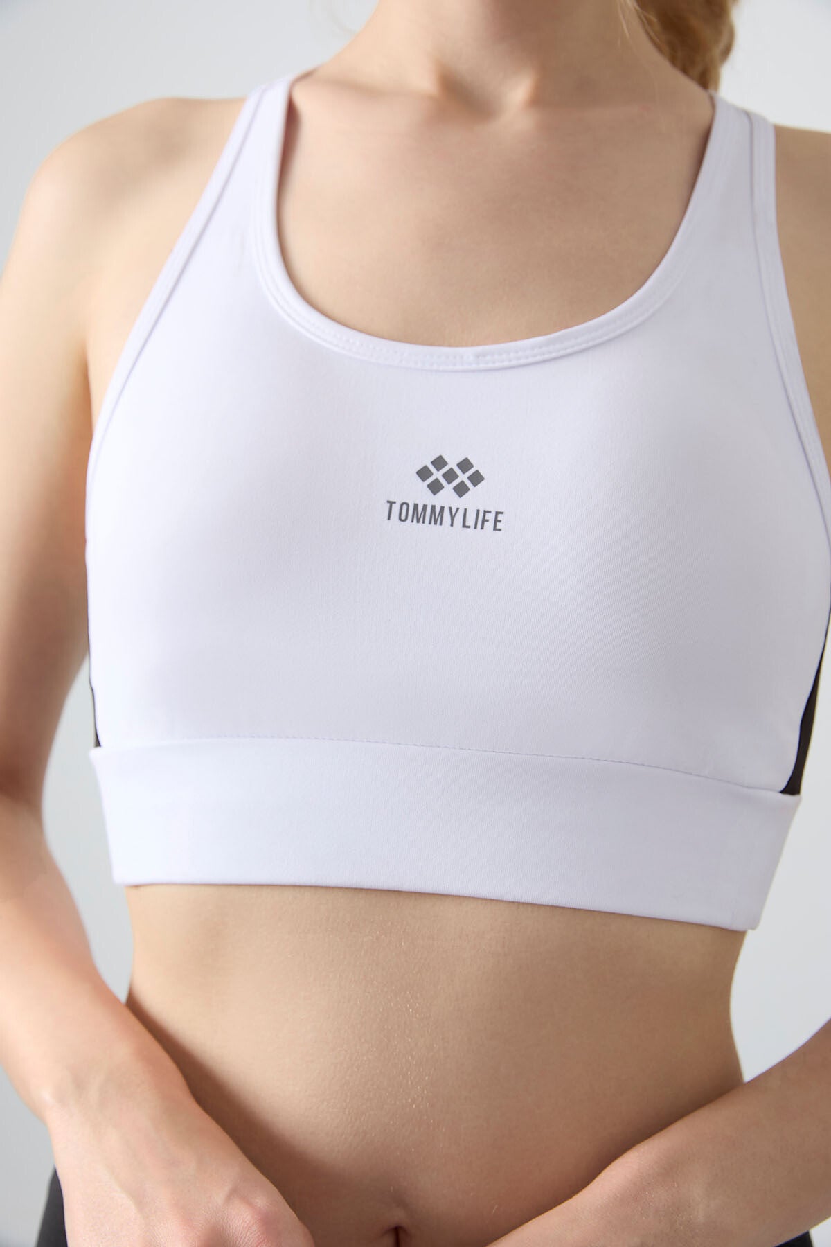 Image of Beyaz Çapraz Sırt Detaylı Slim Fit U Yaka Pedli Kadın Spor Büstiyer - 97121