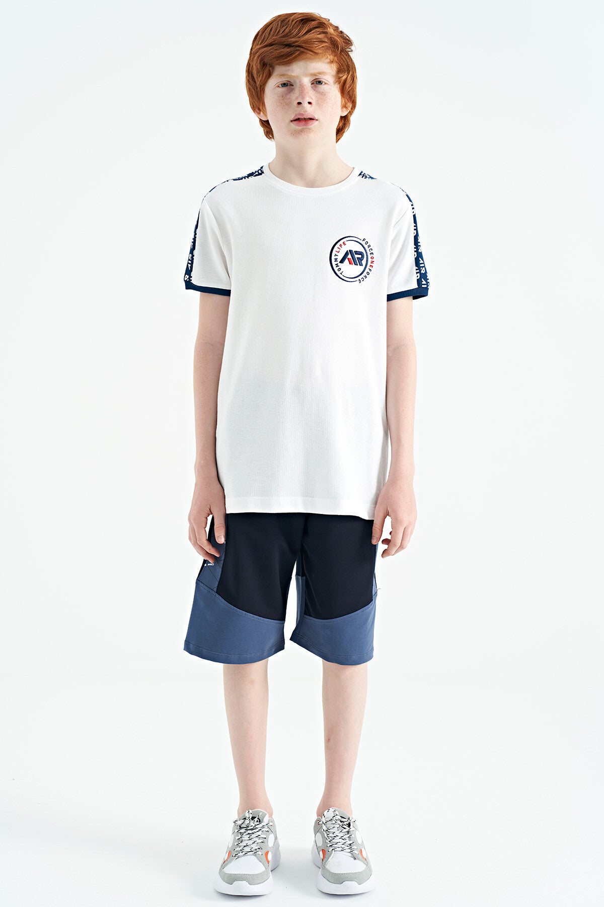 Image of Beyaz Omuz Baskı Detaylı Standart Kalıp O Yaka Erkek Çocuk T-Shirt - 11121