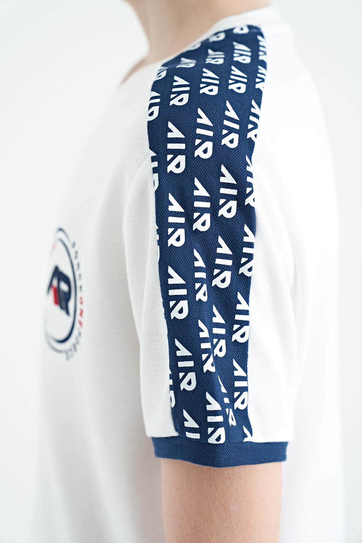 Image of Beyaz Omuz Baskı Detaylı Standart Kalıp O Yaka Erkek Çocuk T-Shirt - 11121