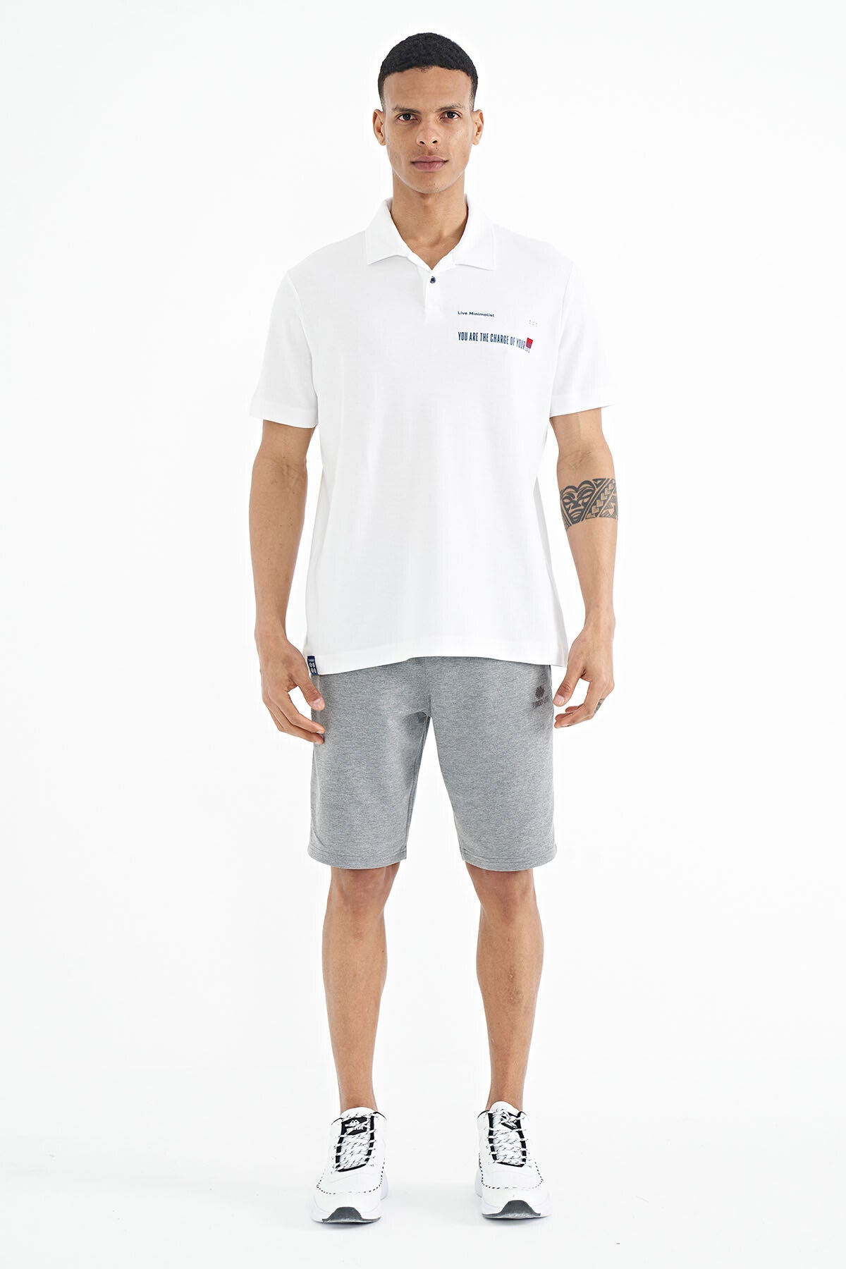 Image of Beyaz Yazı Baskılı Standart Form Polo Yaka Erkek T-shirt - 88236