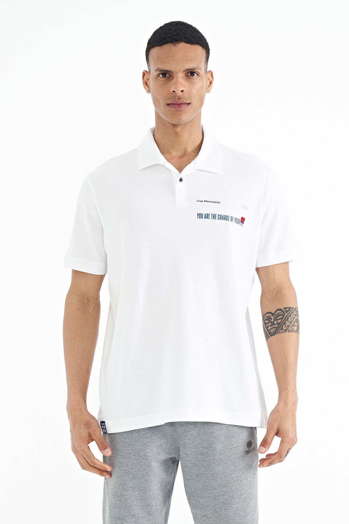 Image of Beyaz Yazı Baskılı Standart Form Polo Yaka Erkek T-shirt - 88236