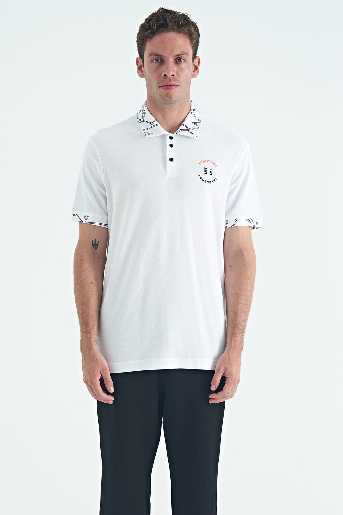 Image of Beyaz Yazı Nakışlı Baskı Detaylı Standart Kalıp Polo Yaka Erkek T-Shirt - 88239