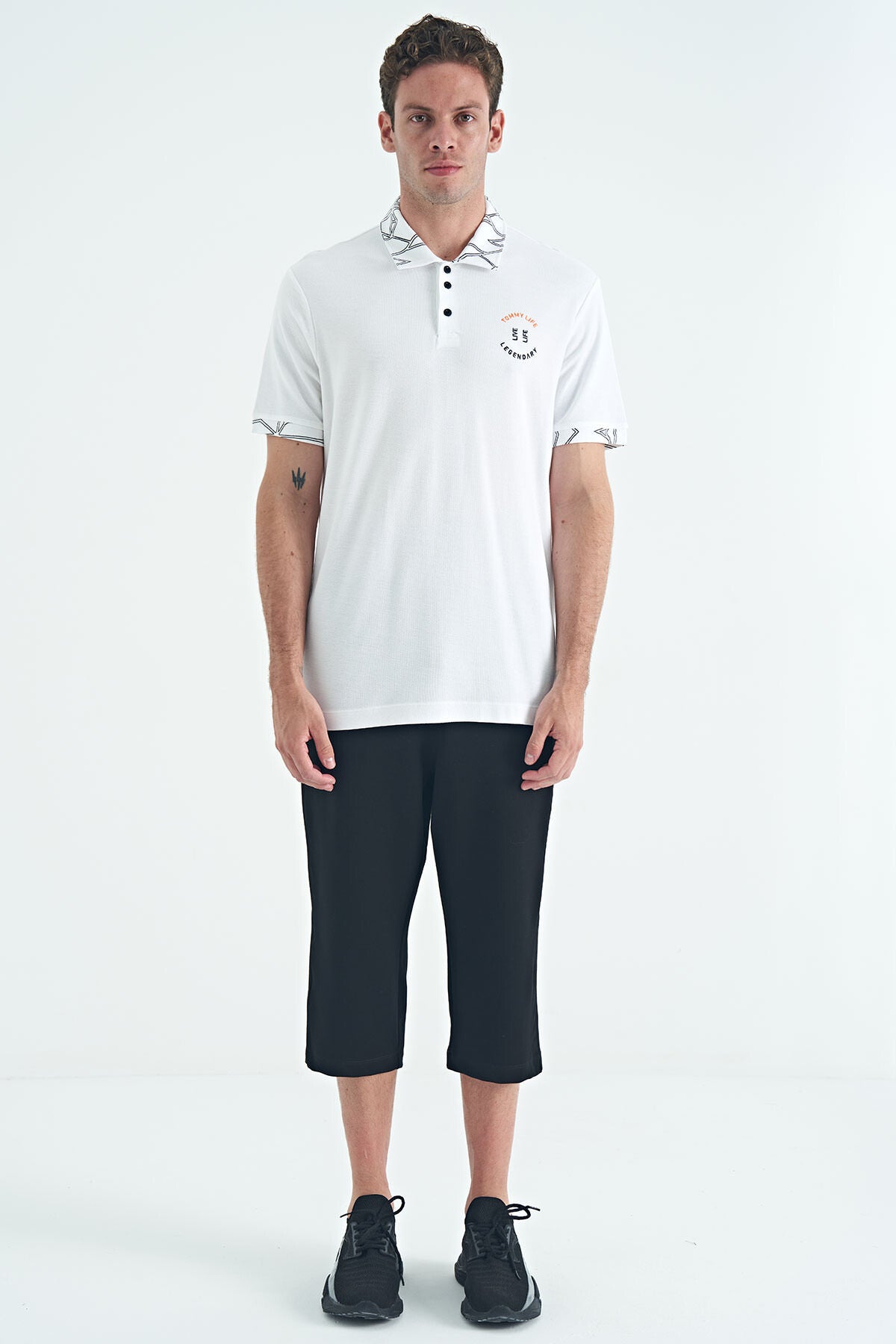 Image of Beyaz Yazı Nakışlı Baskı Detaylı Standart Kalıp Polo Yaka Erkek T-Shirt - 88239