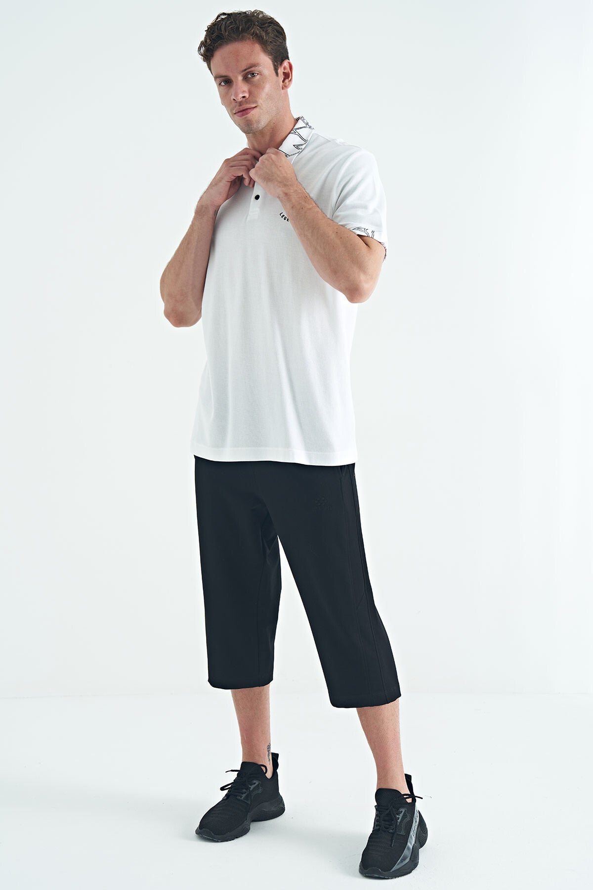 Image of Beyaz Yazı Nakışlı Baskı Detaylı Standart Kalıp Polo Yaka Erkek T-Shirt - 88239