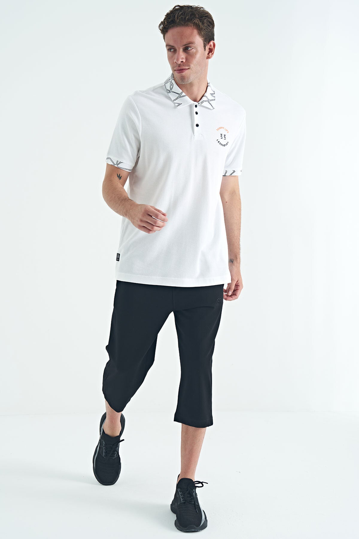 Image of Beyaz Yazı Nakışlı Baskı Detaylı Standart Kalıp Polo Yaka Erkek T-Shirt - 88239