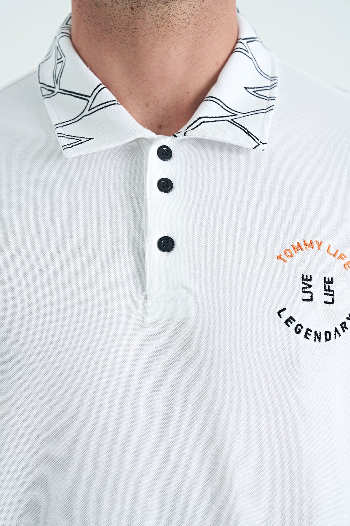 Image of Beyaz Yazı Nakışlı Baskı Detaylı Standart Kalıp Polo Yaka Erkek T-Shirt - 88239