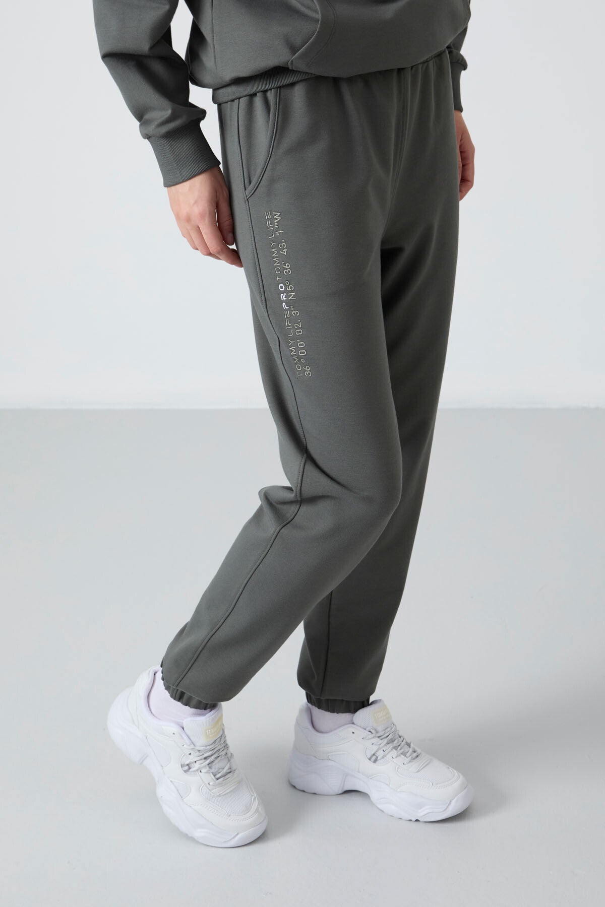 Image of Set trening pentru femei Çağla cu glugă, buzunar tip cangur, supradimensionat, tiv elastic - 95288