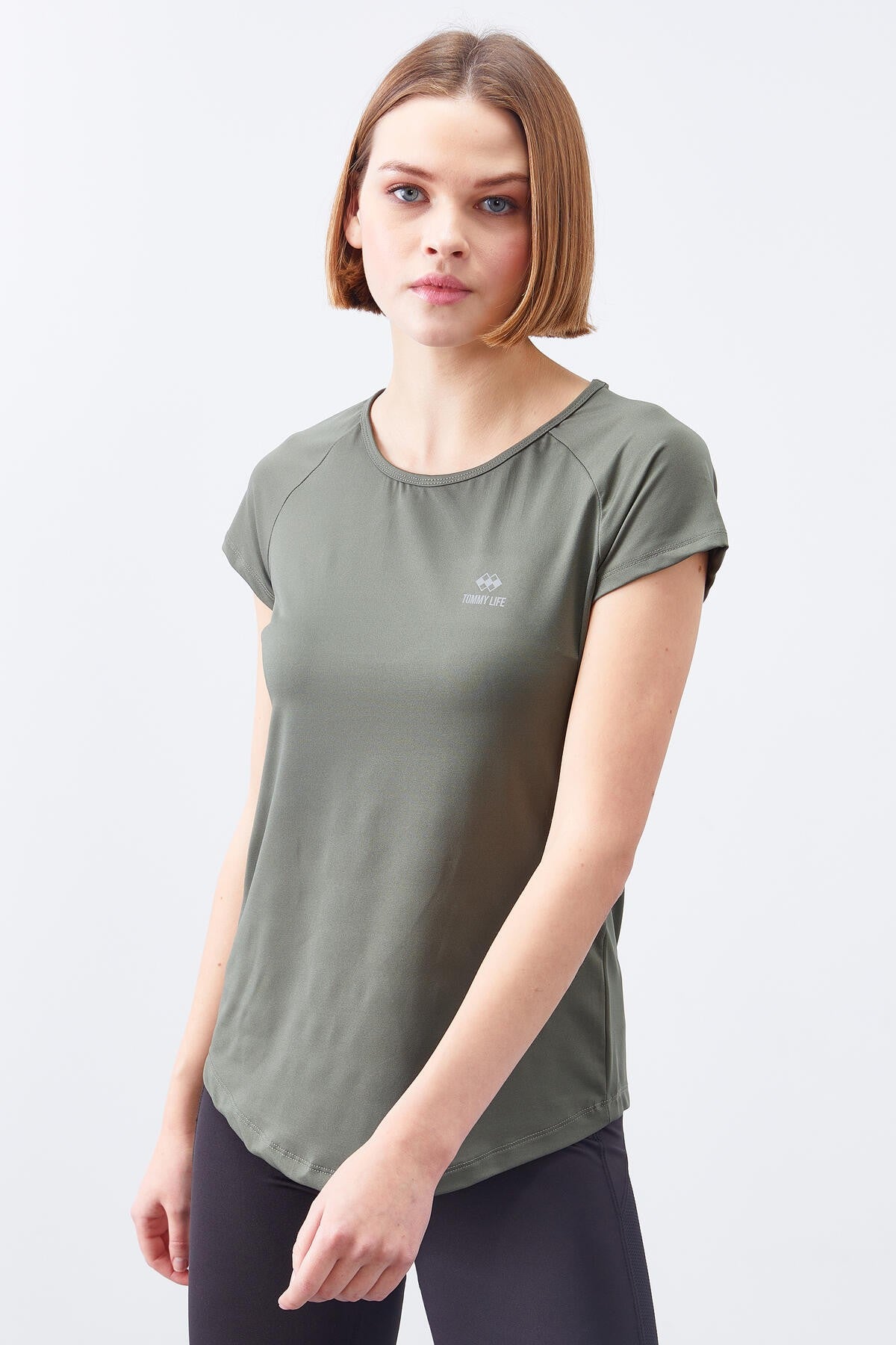 Image of Çağla Sırt Pencereli Kısa Kol Standart Kalıp O Yaka Kadın T-Shirt - 97101