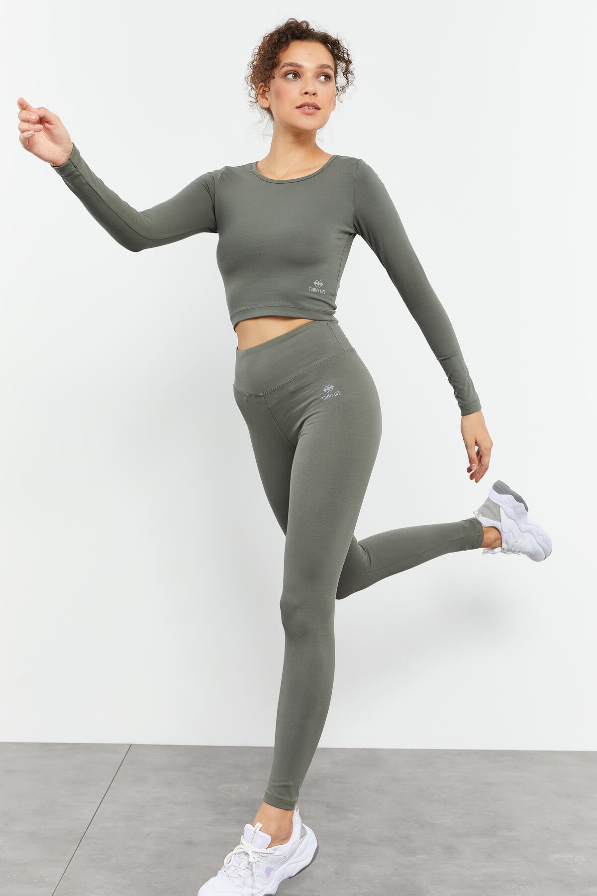Image of Çağla Uzun Kollu Dar Kalıp  O Yaka Kadın Crop Top T-Shirt - 97150